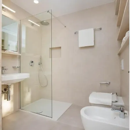 Elegant Seafront - Mila *