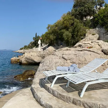 Elegant Seafront - Mila