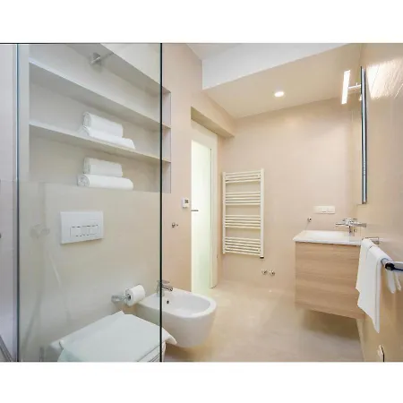 Elegant Seafront - Mila Apartment *