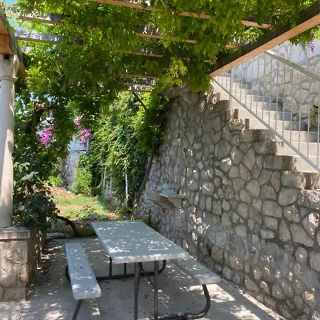 Elegant Seafront - Mila