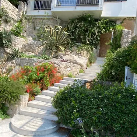 Elegant Seafront - Mila Apartman