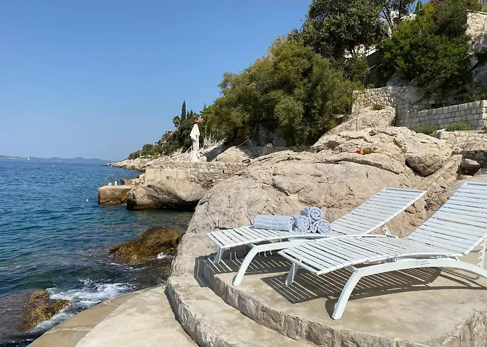 Elegant Seafront - Mila